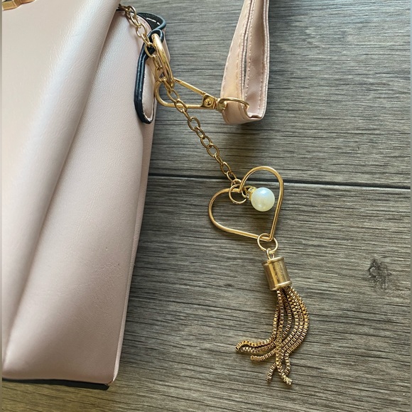 Crossbody Bag Pink and Light Blue Leather With Heart Keychain - Picture 7 of 8